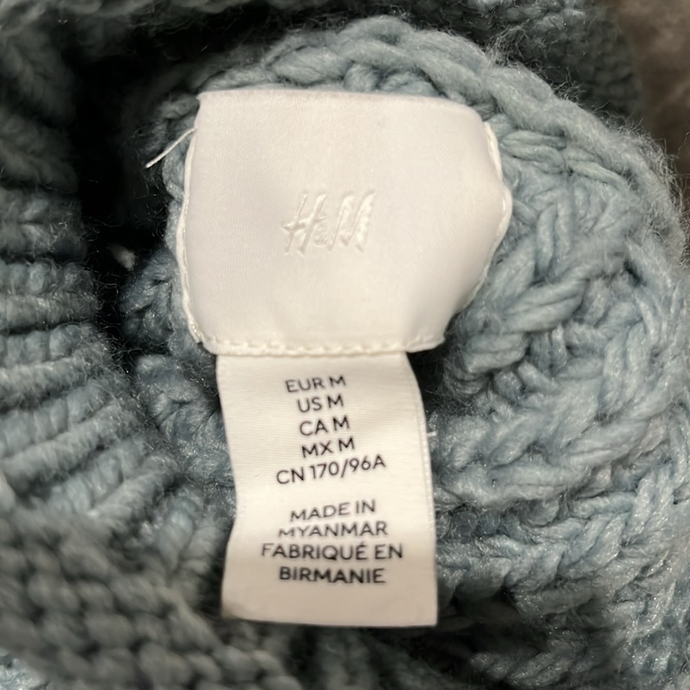 H&M mock neck sweater, size medium‎ - Picture 13 of 14